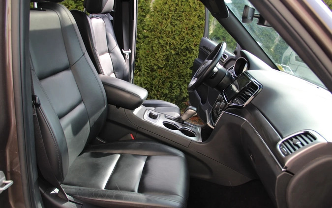 Jeep Grand Cherokee cena 132000 przebieg: 56000, rok produkcji 2020 z Rzgów małe 667